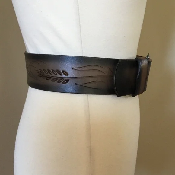 Free People Afterlife Boutique Vintage 1970’s Tooled Brown Leather Boho Belt